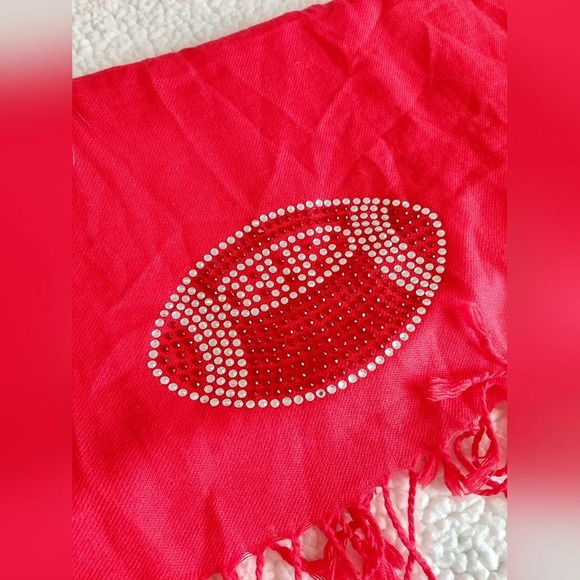 Lyn Dorf Football Scarf. - Picture 2 of 4